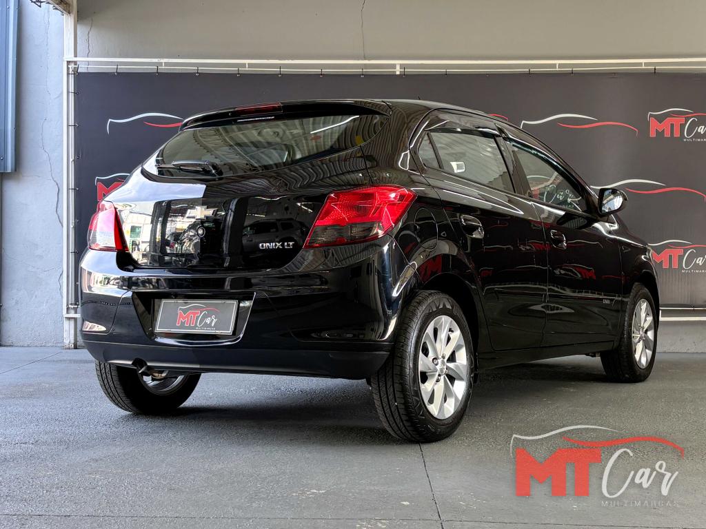 CHEVROLET Onix Hatch - Foto