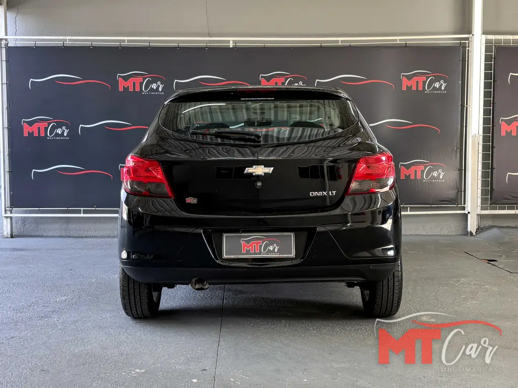 CHEVROLET Onix Hatch - Foto
