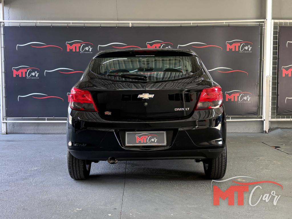 CHEVROLET Onix Hatch - Foto