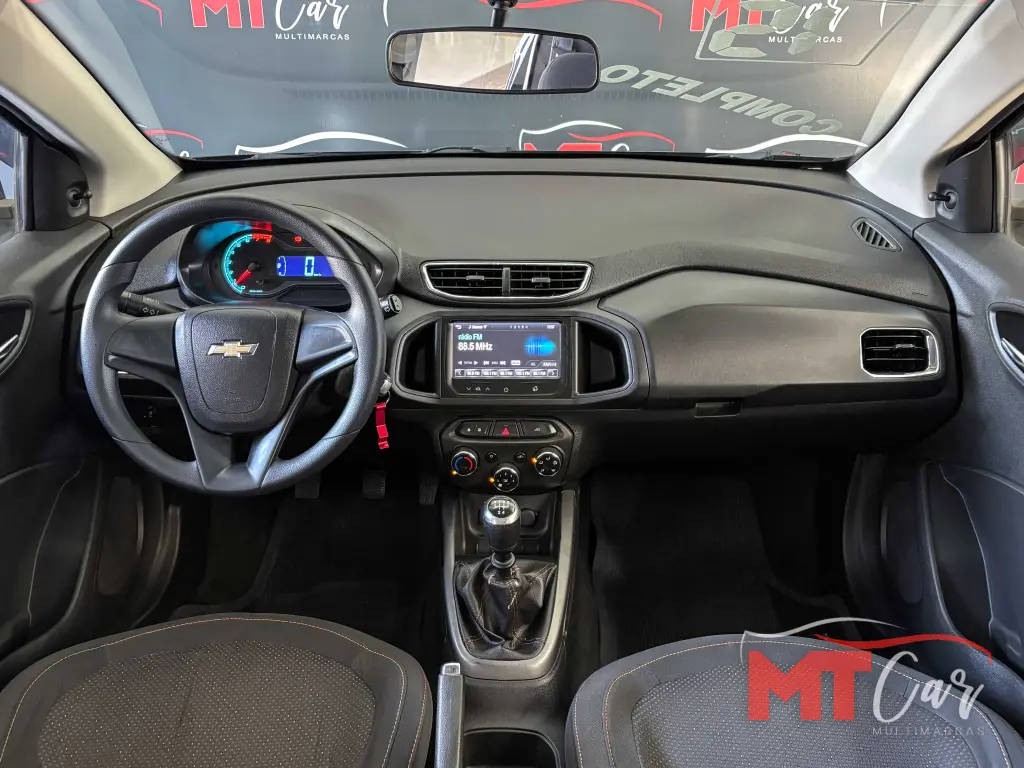 CHEVROLET Onix Hatch - Foto