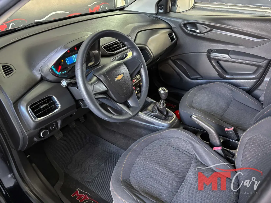 CHEVROLET Onix Hatch - Foto