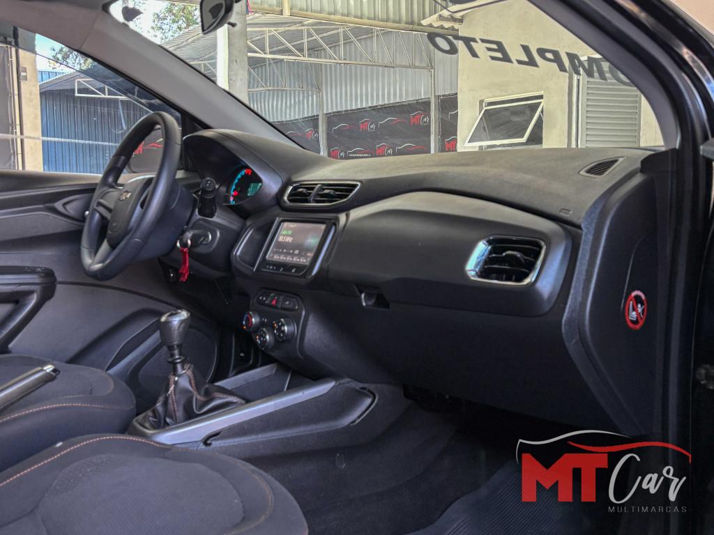 CHEVROLET Onix Hatch - Foto