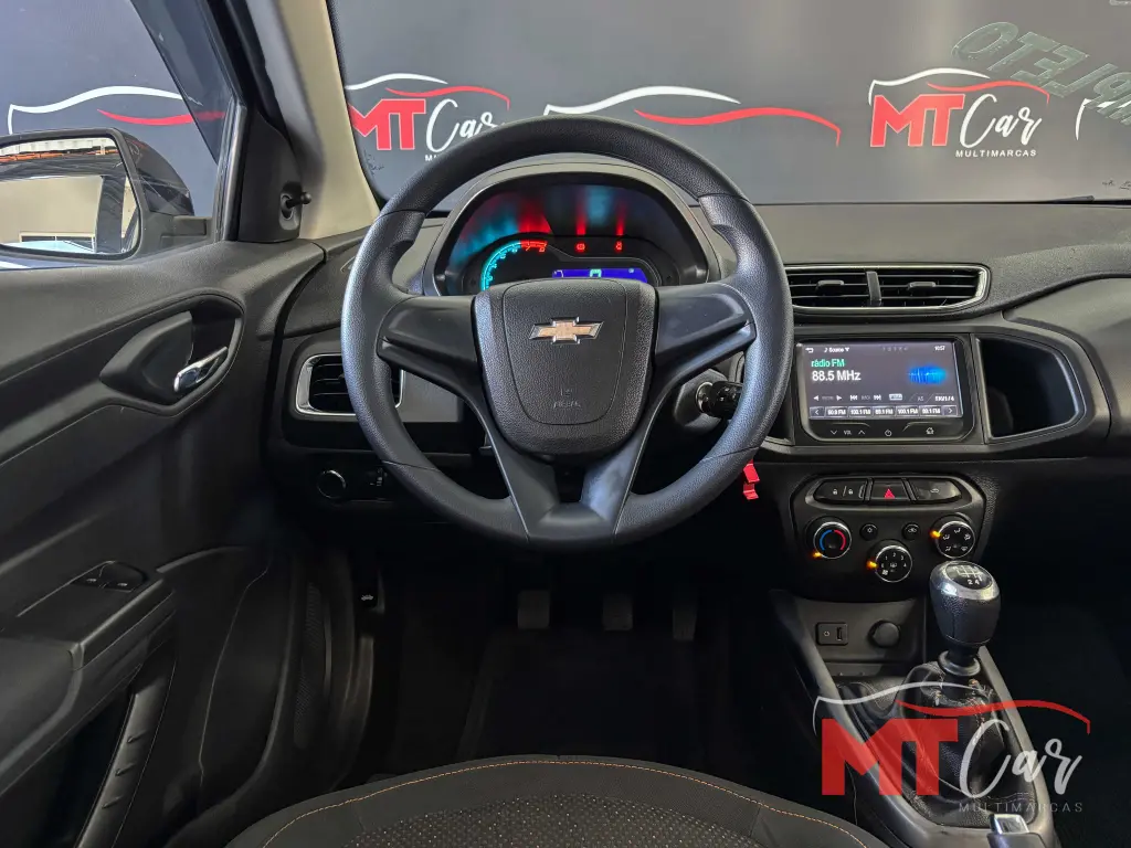 CHEVROLET Onix Hatch - Foto