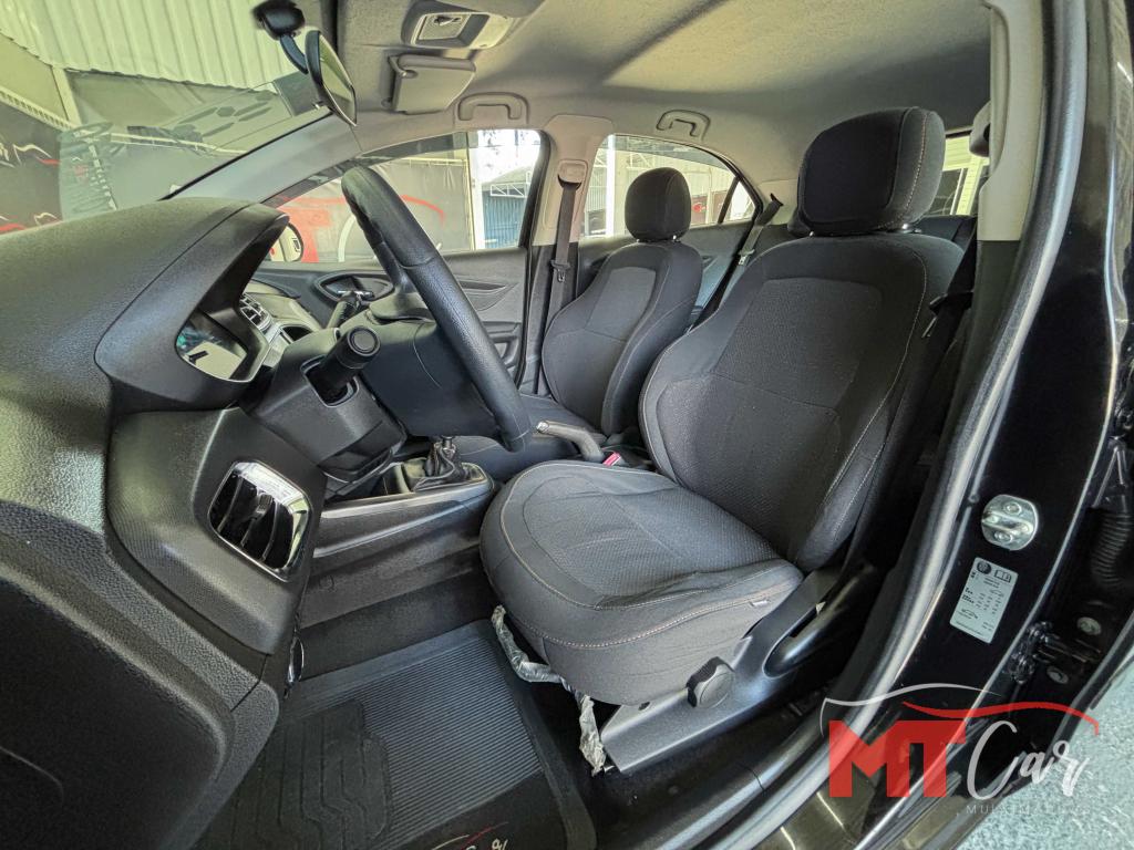 CHEVROLET Onix Hatch - Foto