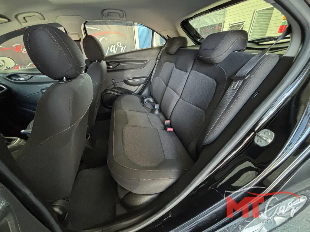 CHEVROLET Onix Hatch - Foto