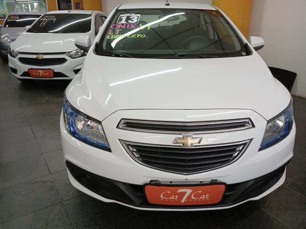 CHEVROLET Onix Hatch - Foto