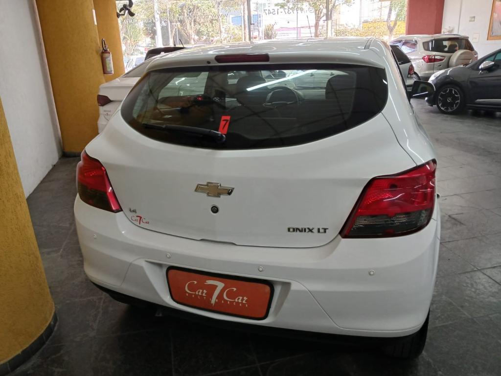 CHEVROLET Onix Hatch - Foto