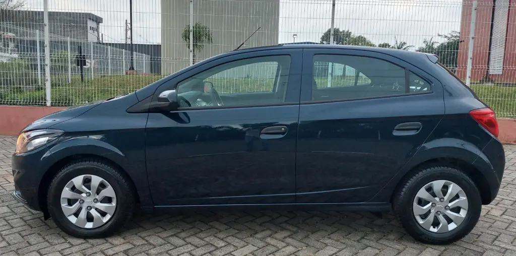 CHEVROLET Onix Hatch - Foto