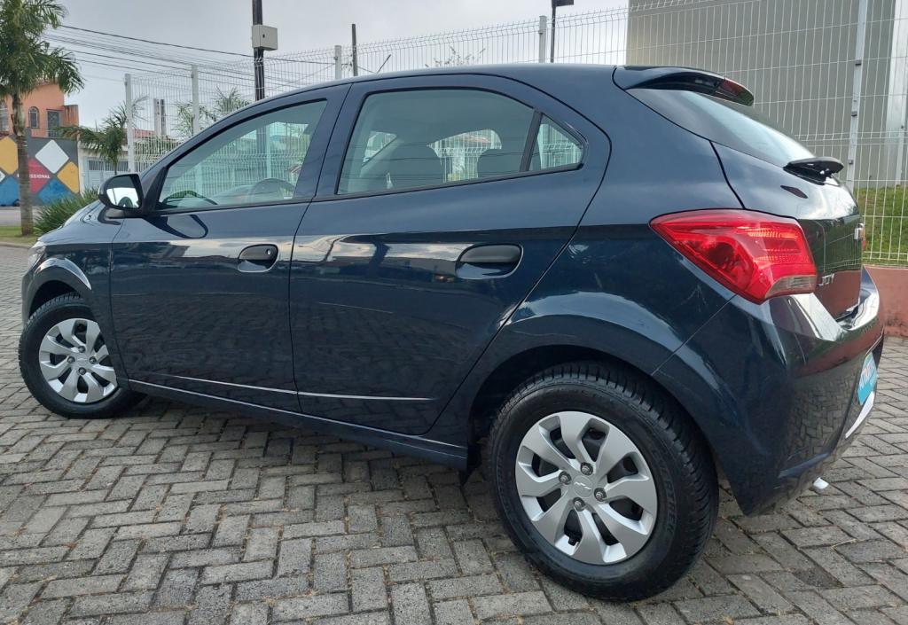 CHEVROLET Onix Hatch - Foto