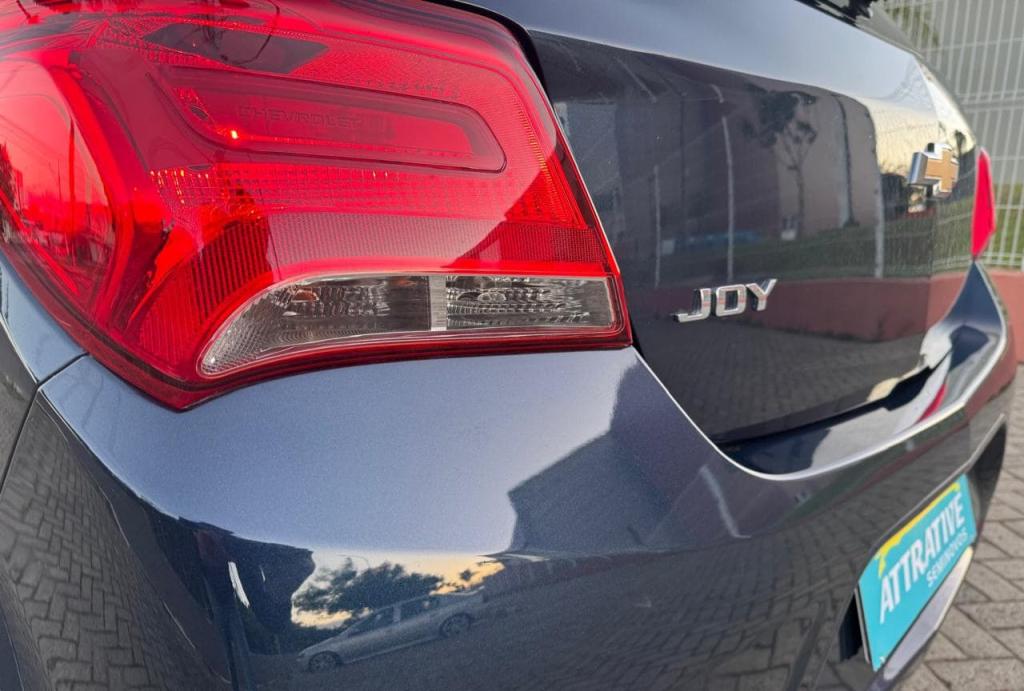 CHEVROLET Onix Hatch - Foto