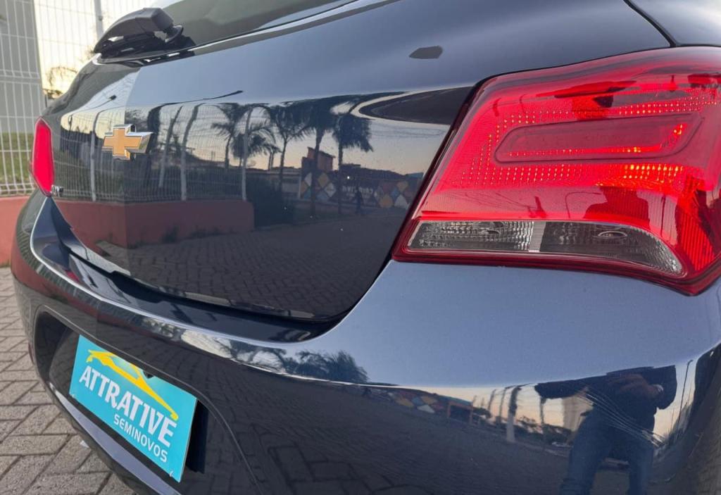 CHEVROLET Onix Hatch - Foto