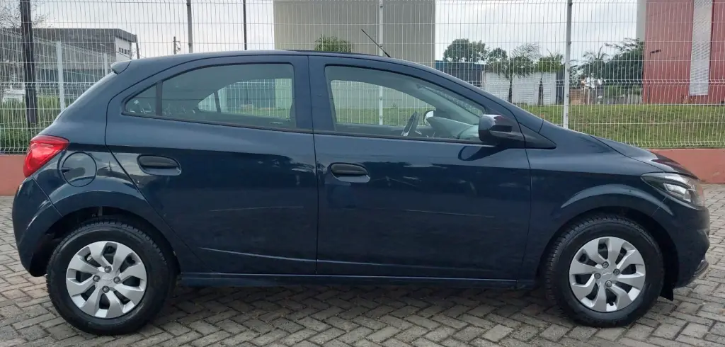 CHEVROLET Onix Hatch - Foto