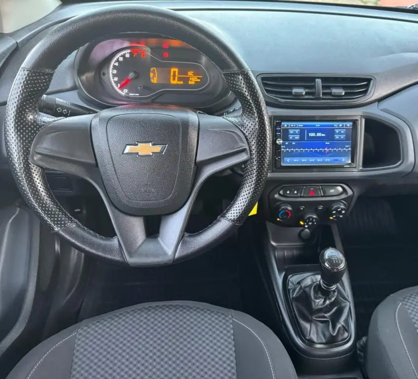 CHEVROLET Onix Hatch - Foto