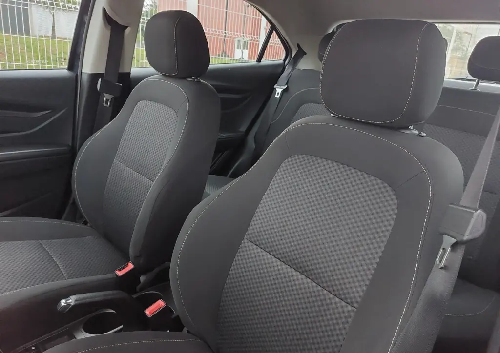 CHEVROLET Onix Hatch - Foto