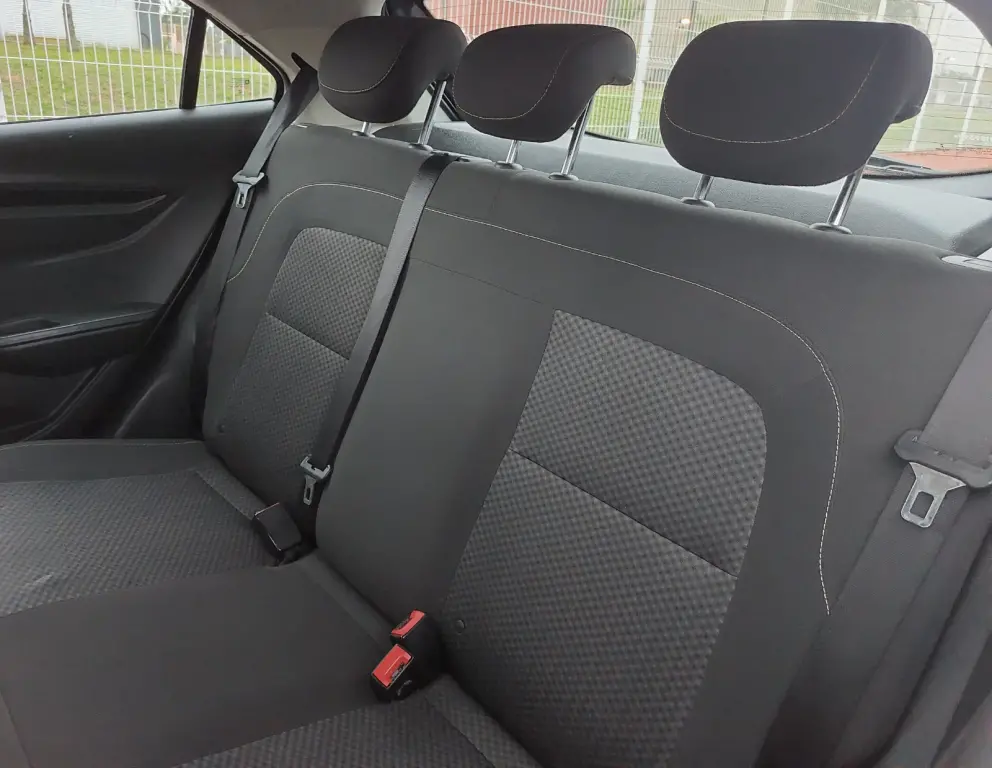 CHEVROLET Onix Hatch - Foto