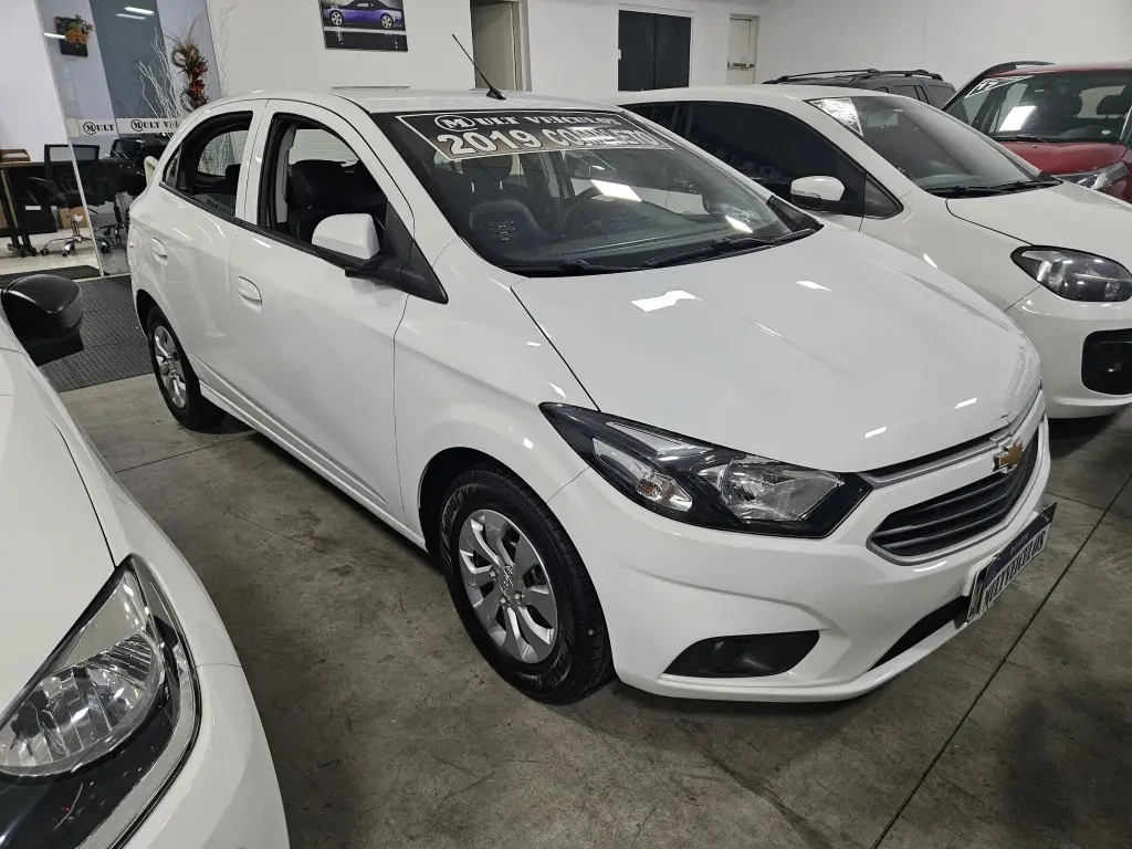 CHEVROLET Onix Hatch - Foto