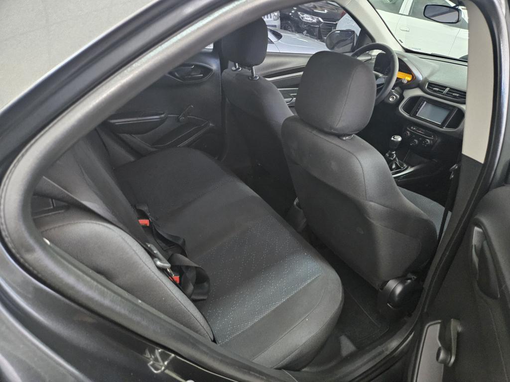 CHEVROLET Onix Hatch - Foto