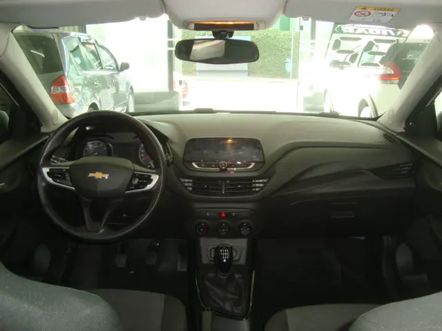 CHEVROLET Onix Hatch - Foto