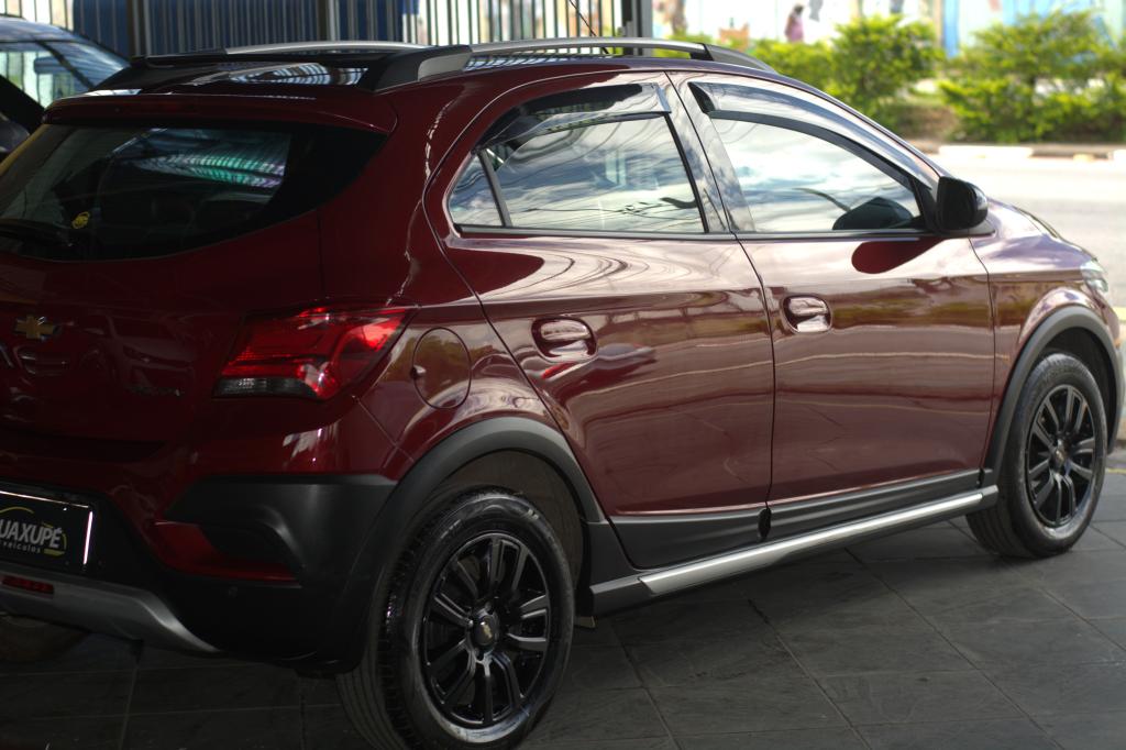 CHEVROLET Onix Hatch - Foto