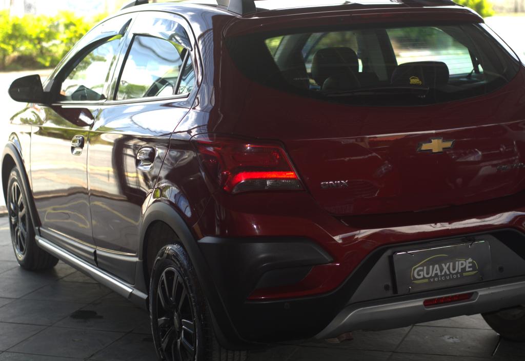 CHEVROLET Onix Hatch - Foto