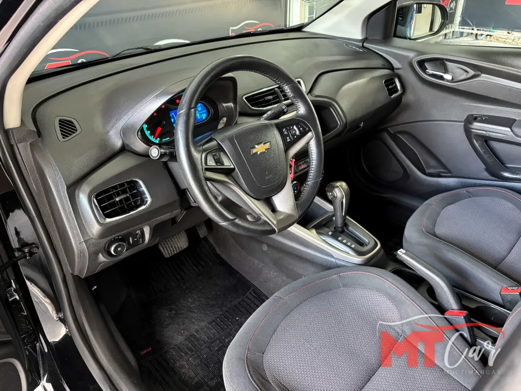 CHEVROLET Onix Hatch - Foto