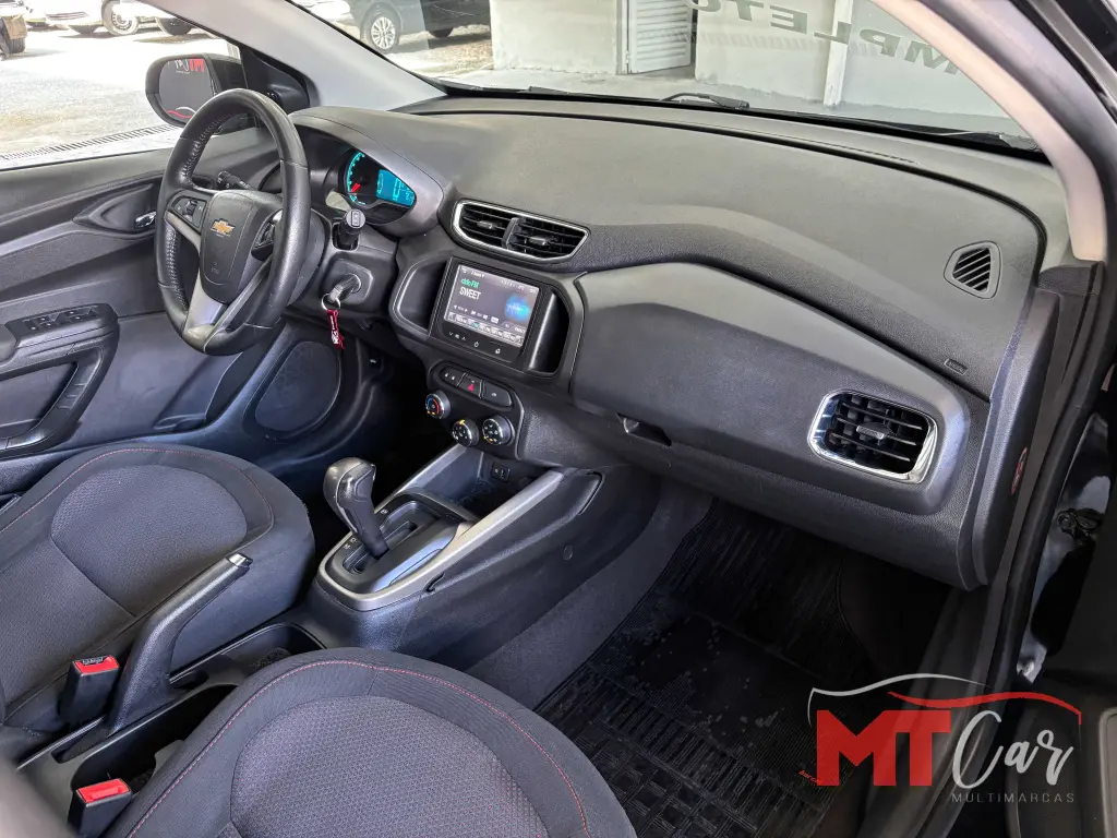 CHEVROLET Onix Hatch - Foto