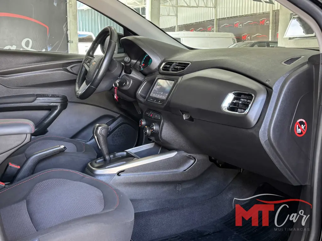 CHEVROLET Onix Hatch - Foto