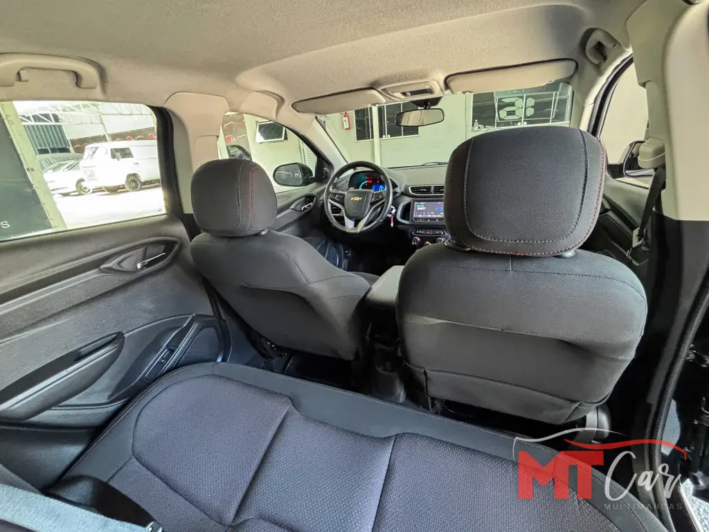 CHEVROLET Onix Hatch - Foto