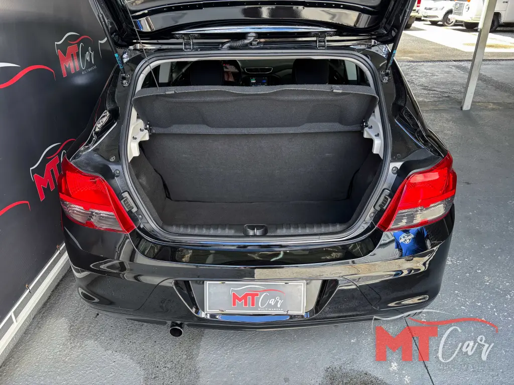 CHEVROLET Onix Hatch - Foto