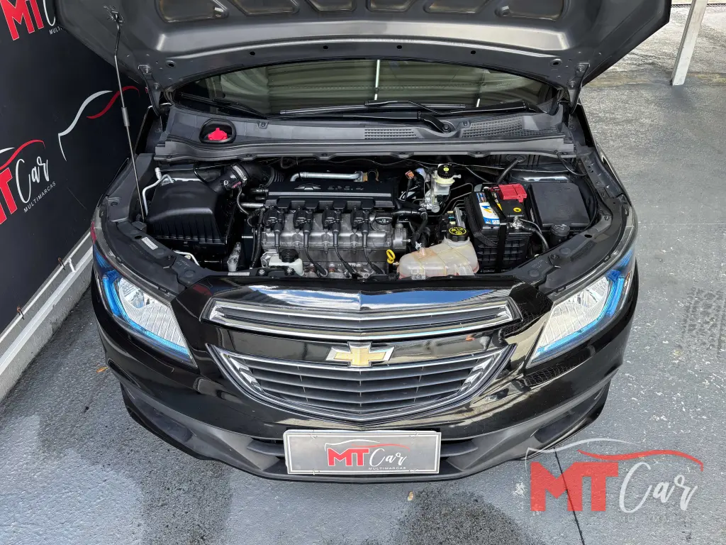 CHEVROLET Onix Hatch - Foto