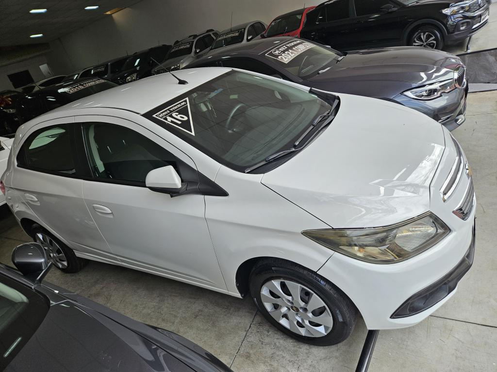 CHEVROLET Onix Hatch - Foto