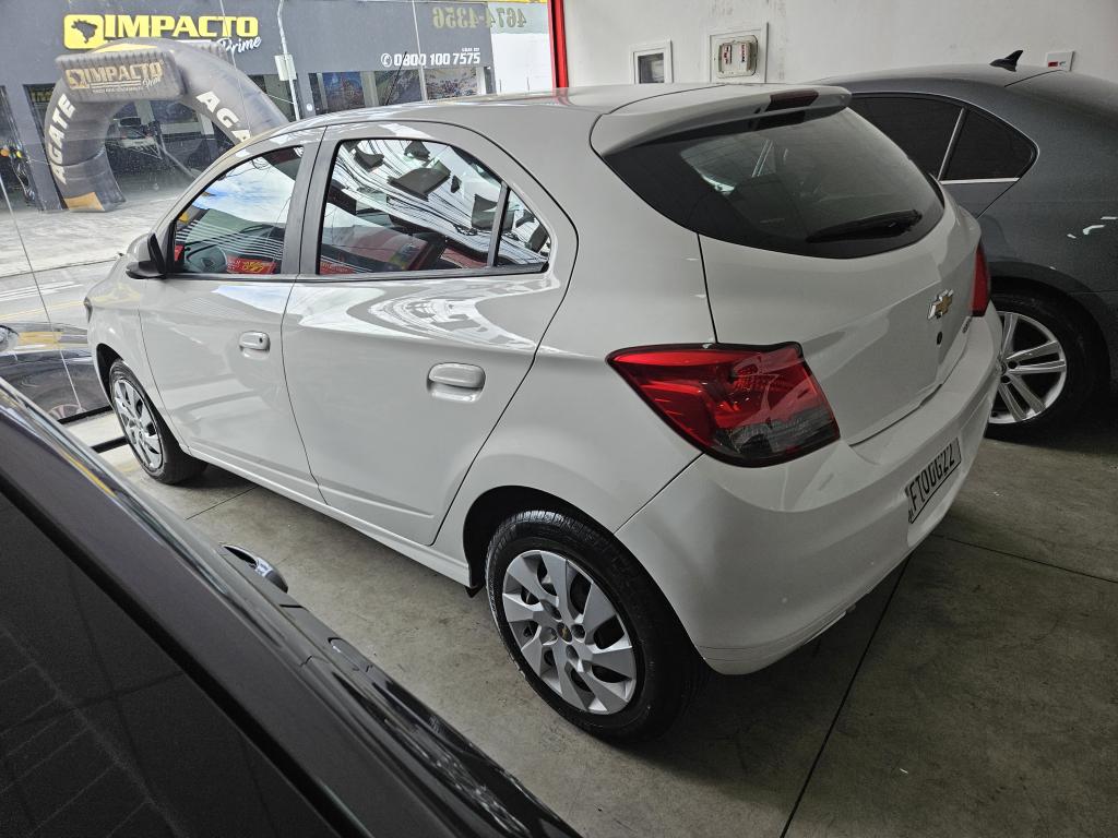 CHEVROLET Onix Hatch - Foto