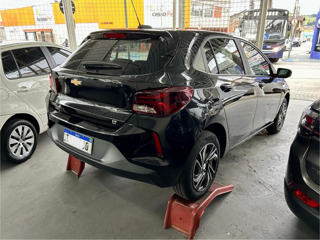 CHEVROLET Onix Hatch - Foto