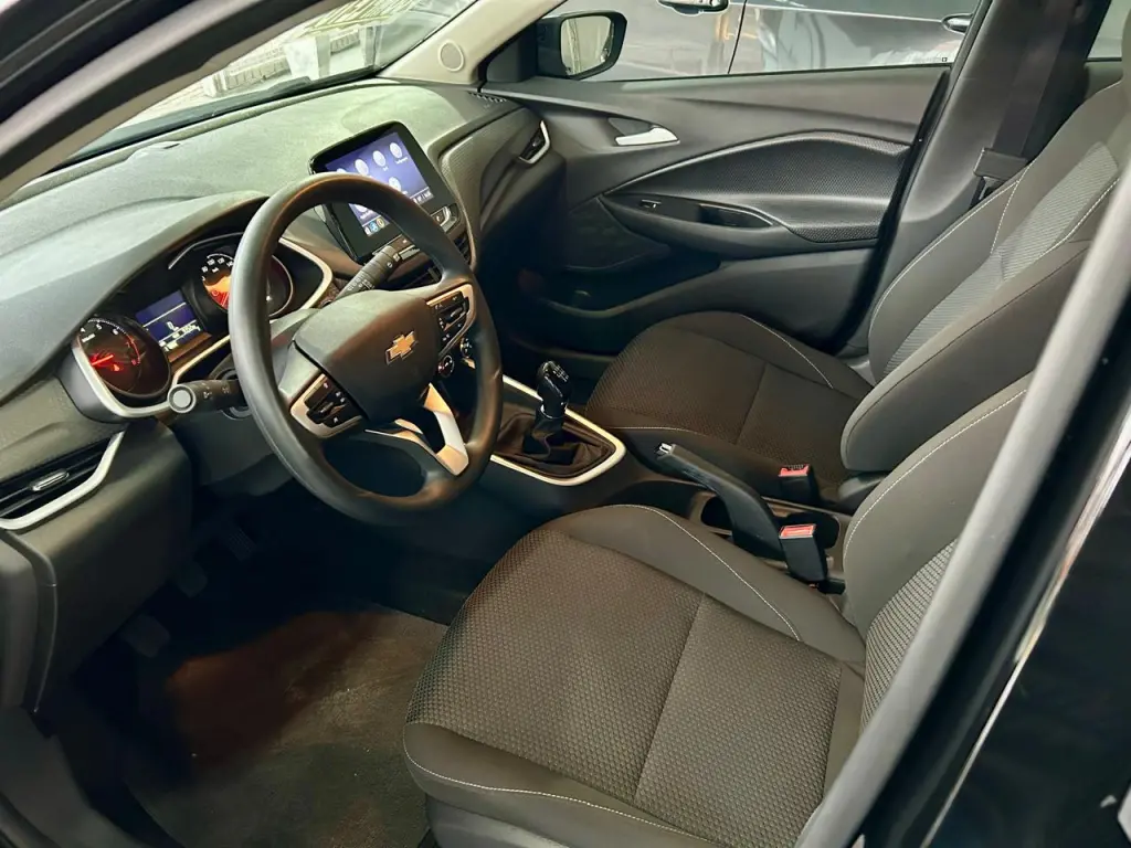CHEVROLET Onix Hatch - Foto