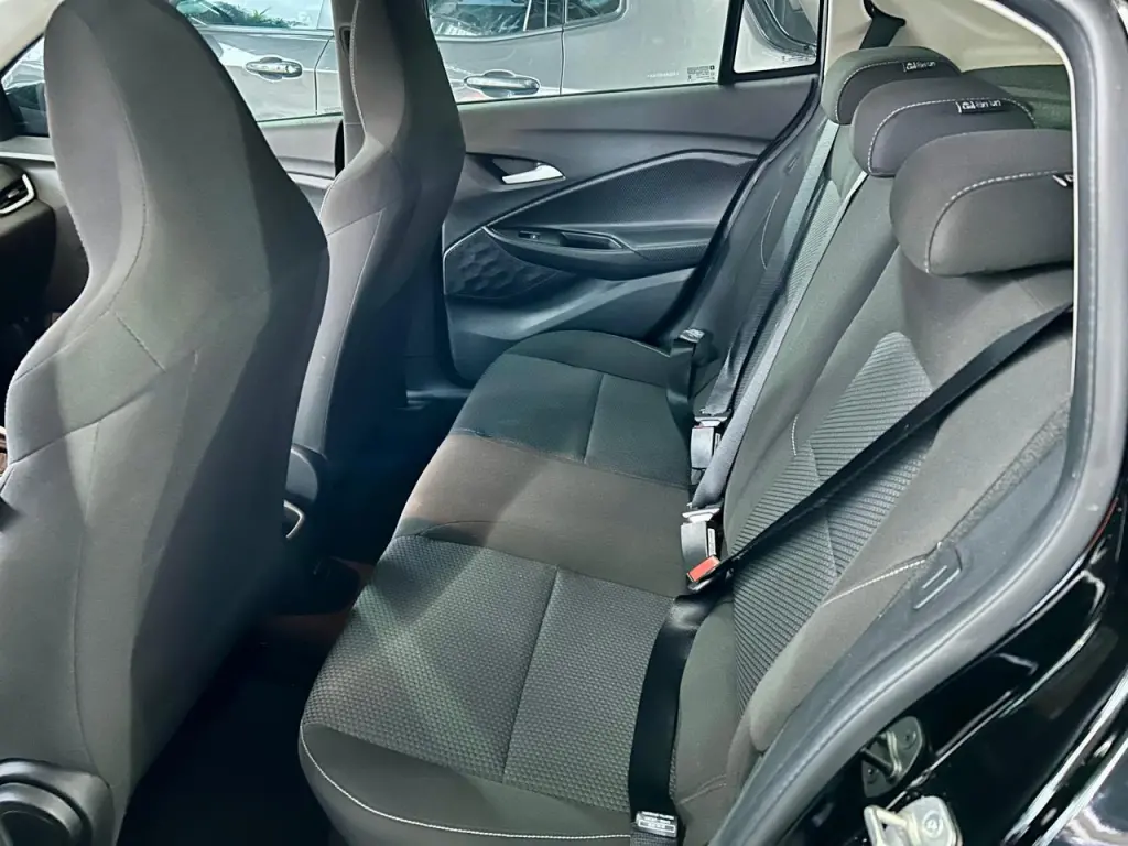 CHEVROLET Onix Hatch - Foto