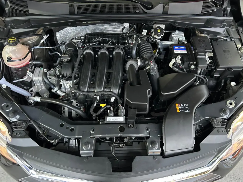 CHEVROLET Onix Hatch - Foto