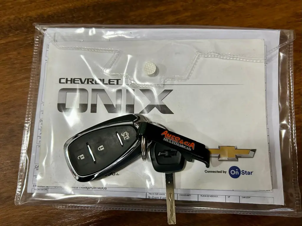 CHEVROLET Onix Hatch - Foto
