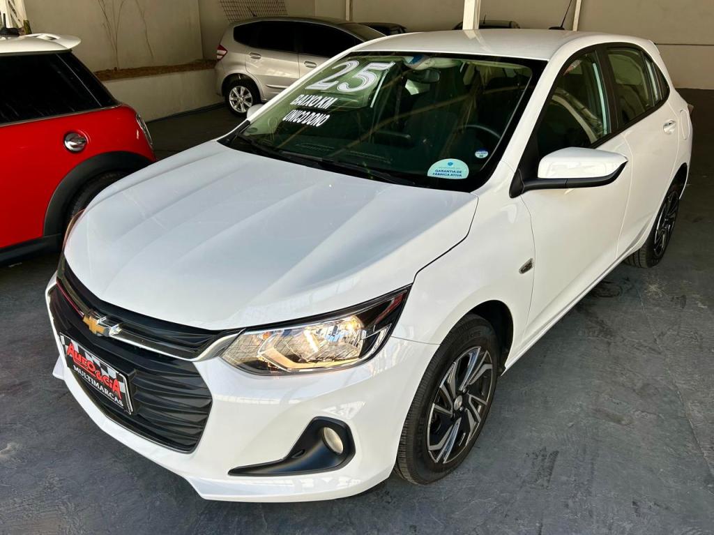 CHEVROLET Onix Hatch - Foto