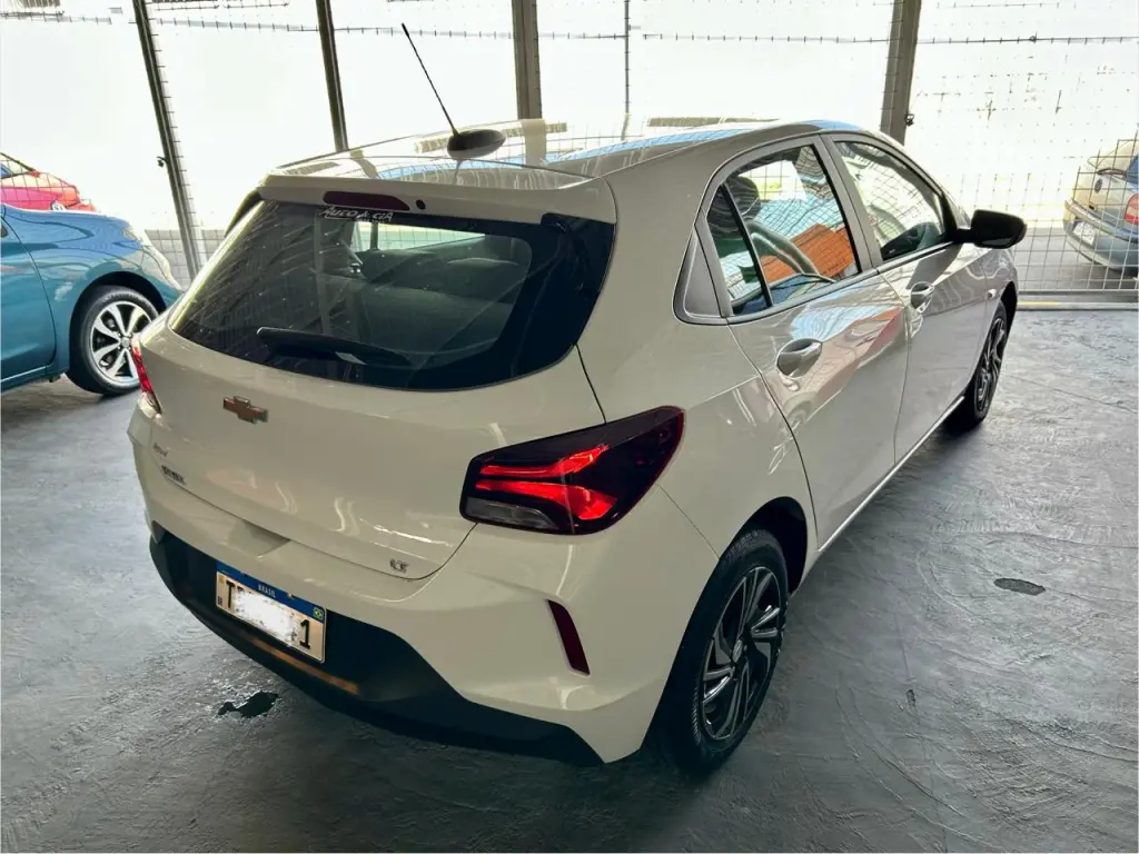 CHEVROLET Onix Hatch - Foto