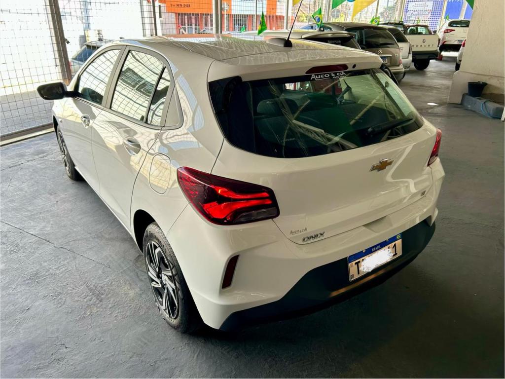 CHEVROLET Onix Hatch - Foto