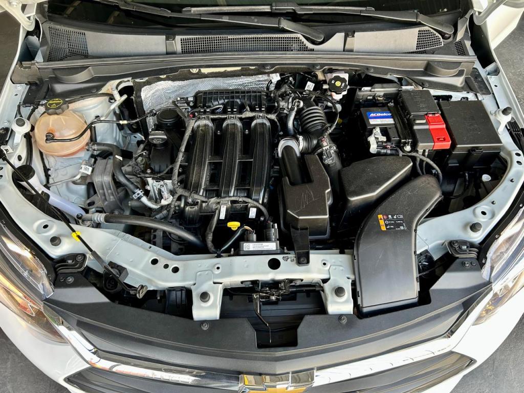 CHEVROLET Onix Hatch - Foto