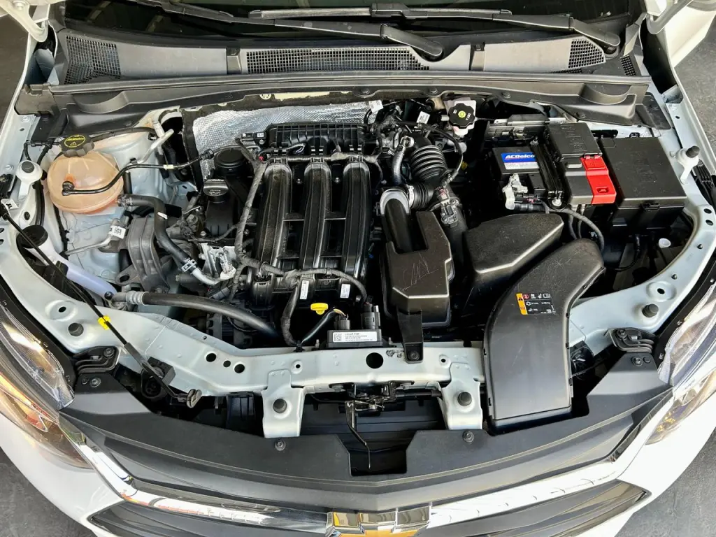CHEVROLET Onix Hatch - Foto