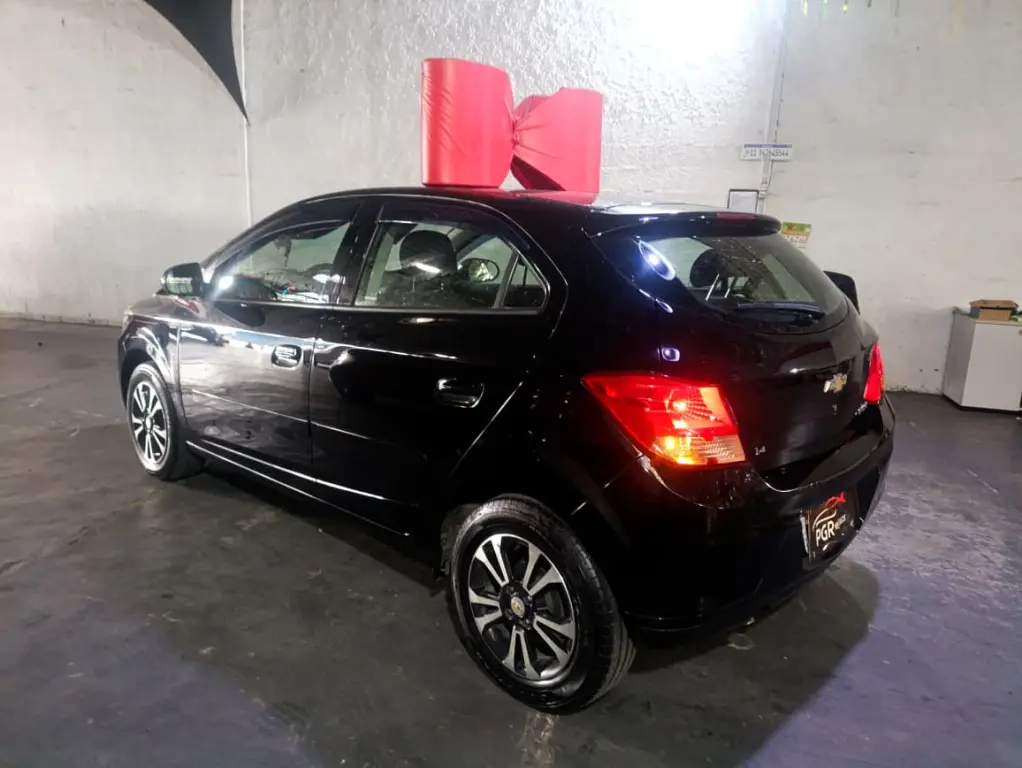 CHEVROLET Onix Hatch - Foto