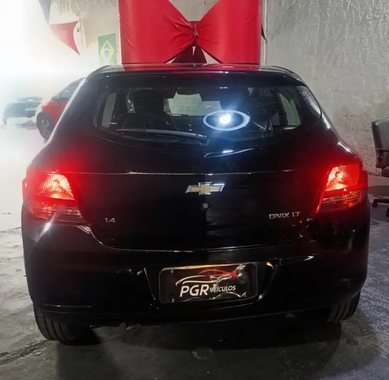 CHEVROLET Onix Hatch - Foto