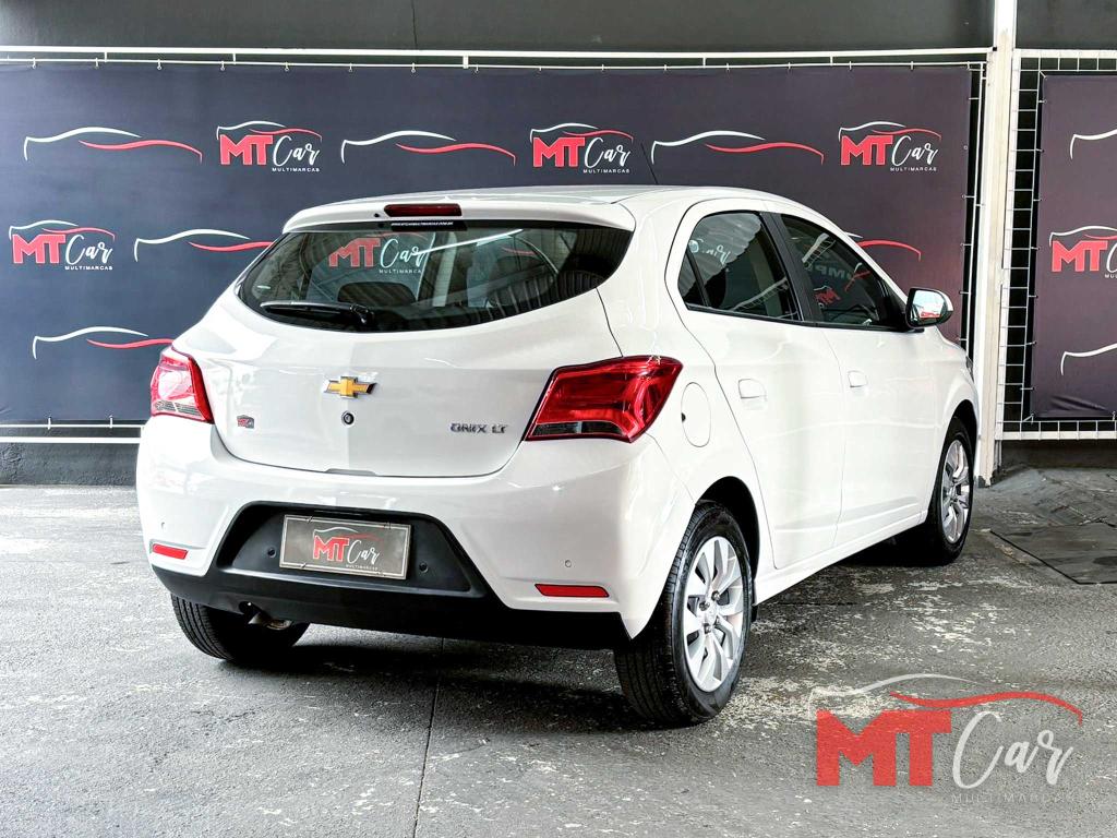 CHEVROLET Onix Hatch - Foto