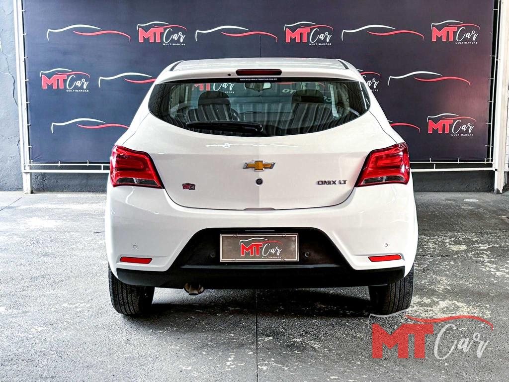 CHEVROLET Onix Hatch - Foto