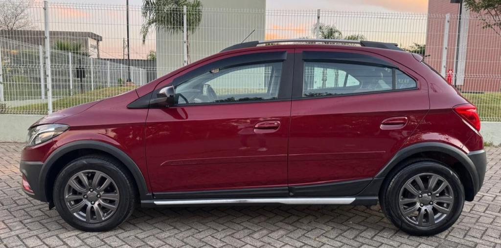 CHEVROLET Onix Hatch - Foto