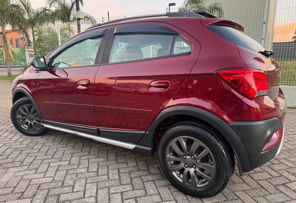 CHEVROLET Onix Hatch - Foto