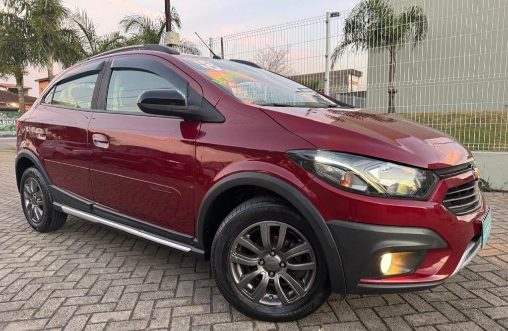 CHEVROLET Onix Hatch - Foto