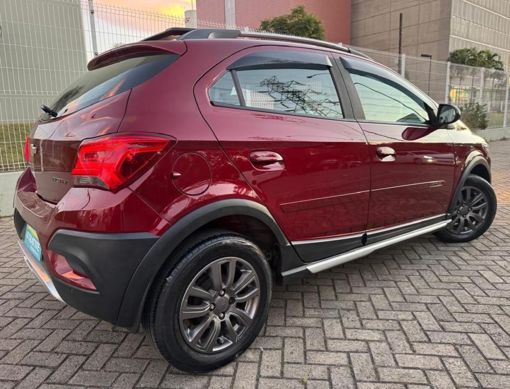 CHEVROLET Onix Hatch - Foto